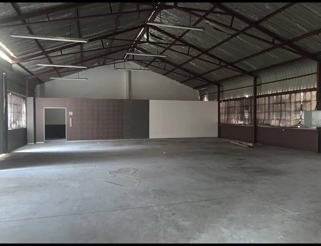 1,000M² WAREHOUSE TO LET IN WYNBERG